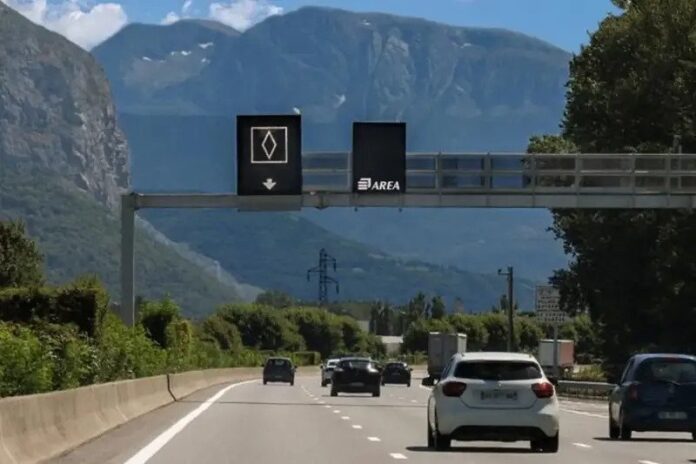 Francuska, postupno uvođenje novog prometnog znaka